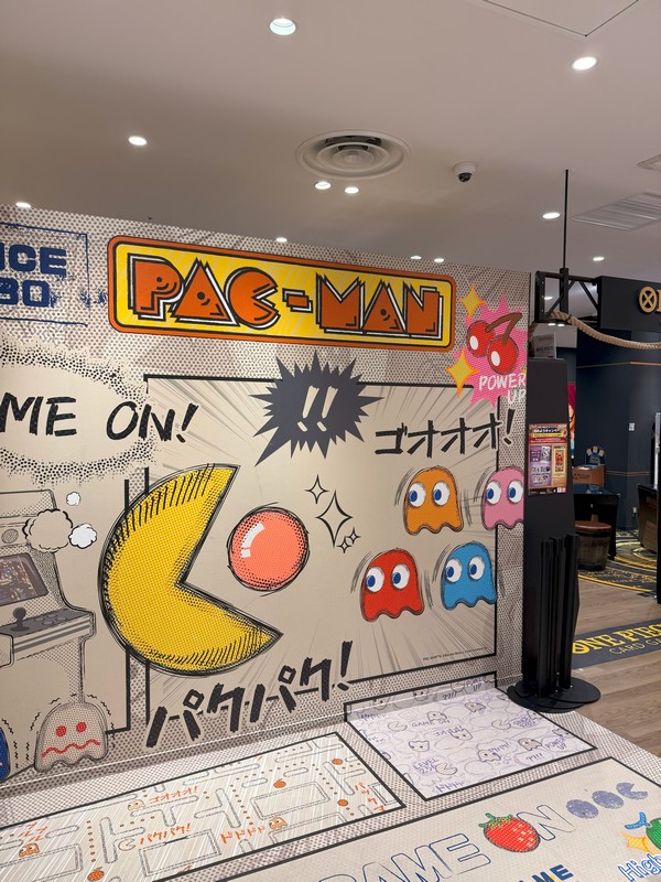Если в отделе стоят всякие игровые автоматы, то Pac-Man - обязательный аттрибут такого отдела.