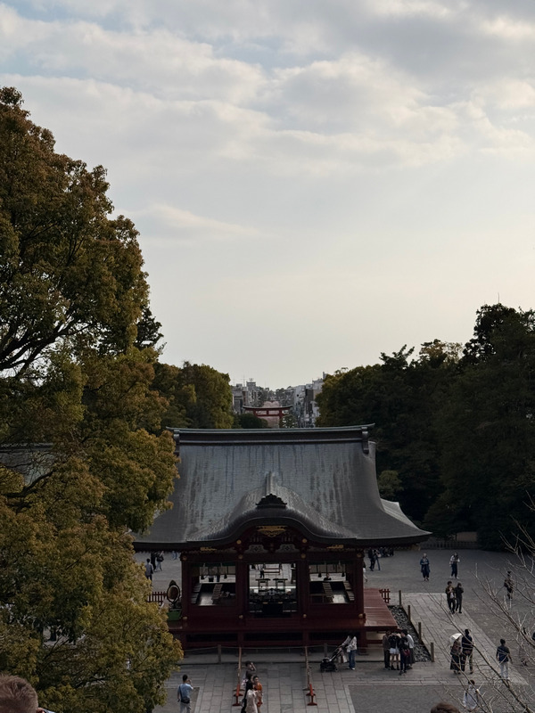 Расположение у храма - бомба. Вот только потенциально крутой вид теряется.