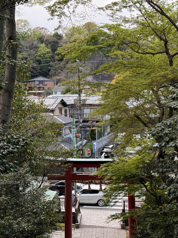 Боковой выход из храма. Эстетичненько.