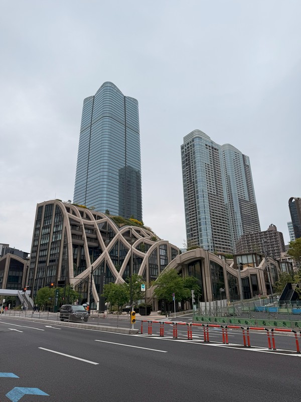 Высотки в районе токийской башни. В целом даже красиво.