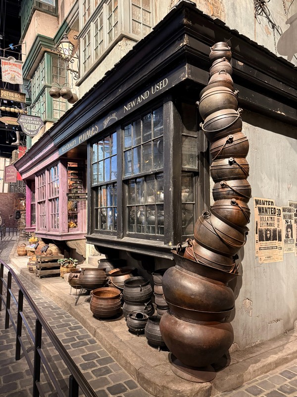 Магазин с котлами (очевидно).